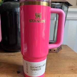 LIMITED EDITION STANLEY PINK PARADE 30 oz-AUTHENTIC